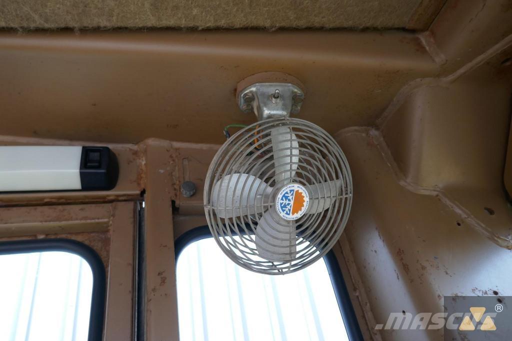 CAT 130G モーターグレーダー