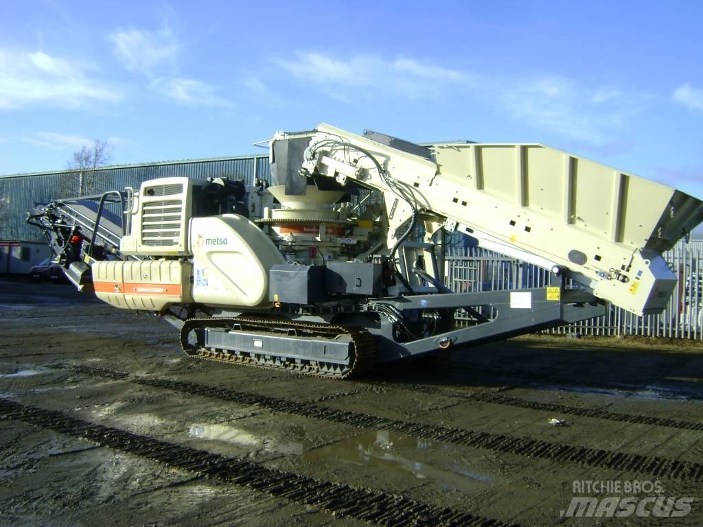 Metso LT 200 HP 自走式クラッシャー