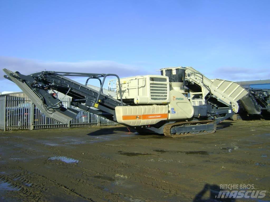 Metso LT 200 HP 自走式クラッシャー