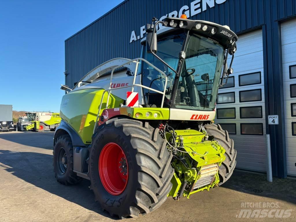 CLAAS Jaguar 960 4WD 自走式フォレージハーベスター