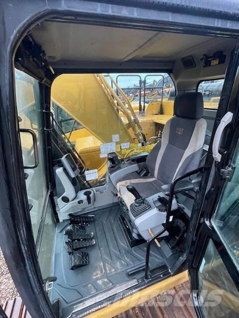 CAT 330FL 大型油圧ショベル12t以上（パワーショベル・ユンボ）