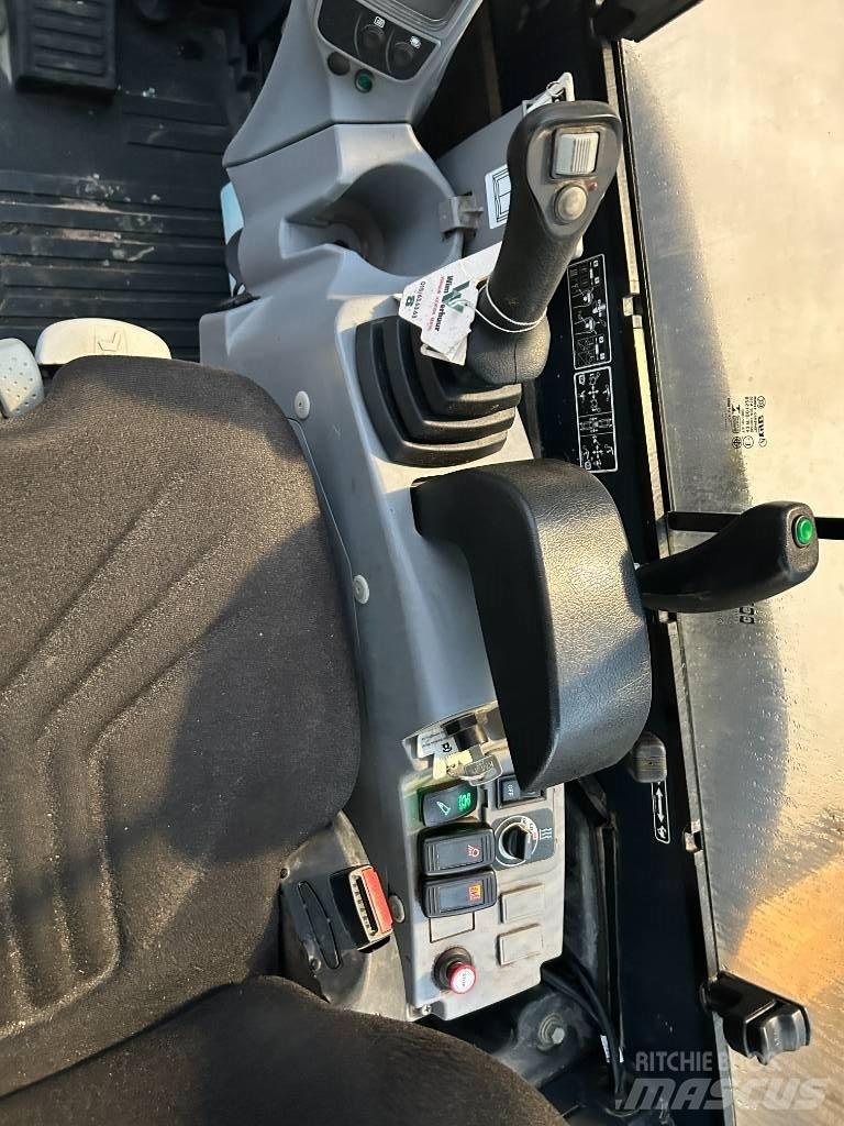 Kubota U 27-4 ミニ油圧ショベル 7t以下（ミニユンボ・ミニディガー）