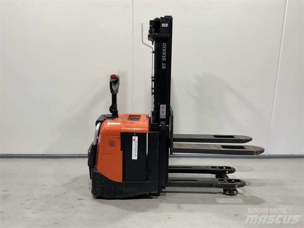 BT SPE125L 自走式スタッカー