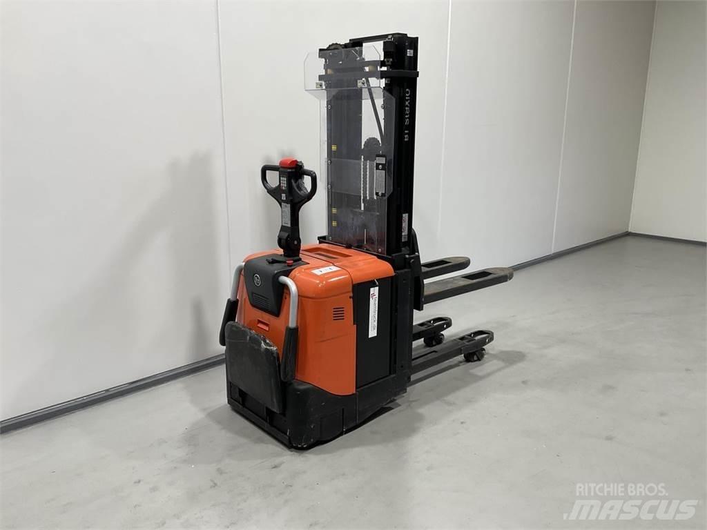 BT SPE125L 自走式スタッカー