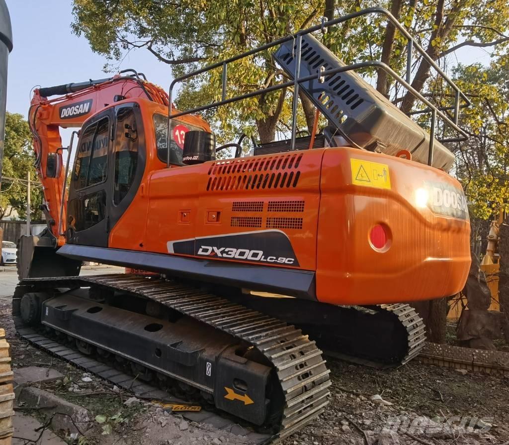 Doosan DX 300 LC 大型油圧ショベル12t以上（パワーショベル・ユンボ）