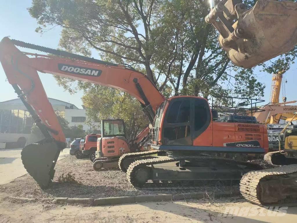 Doosan DX 300 LC 大型油圧ショベル12t以上（パワーショベル・ユンボ）