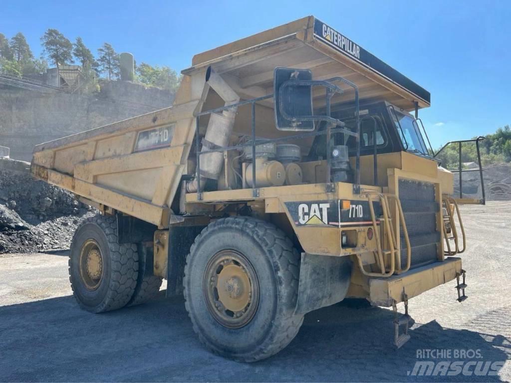CAT 771D リジットフレーム式ダンプトラック