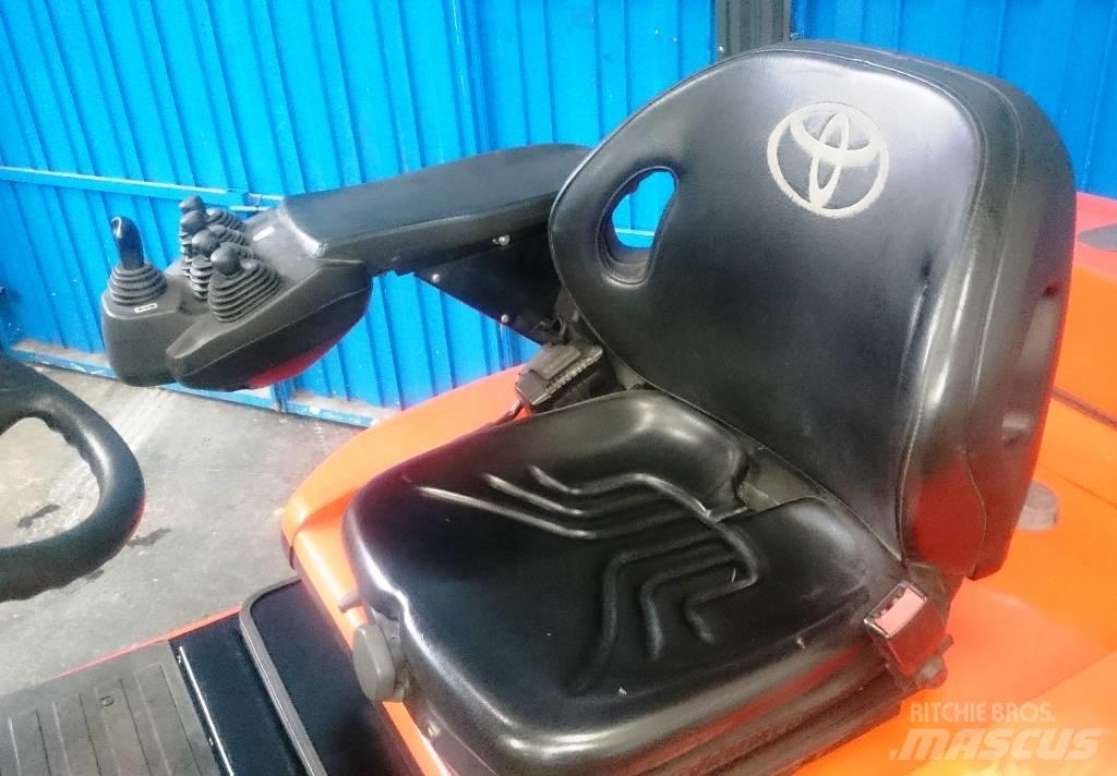 Toyota 7 FBMF 30 バッテリーフォークリフト