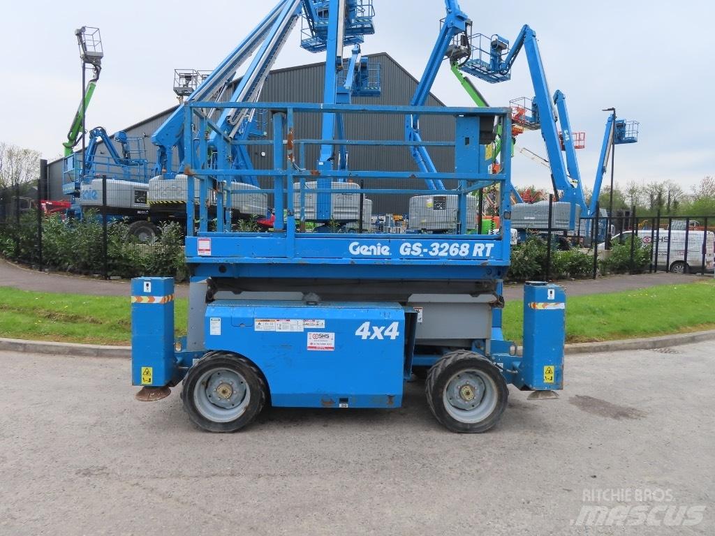 Genie GS 3268 RT シザースリフト