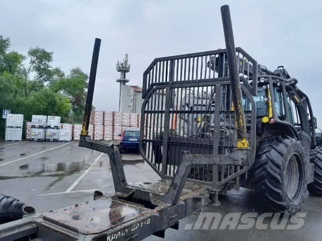 Valtra N153 林業トラクター