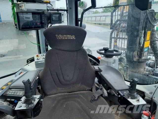Valtra N153 林業トラクター