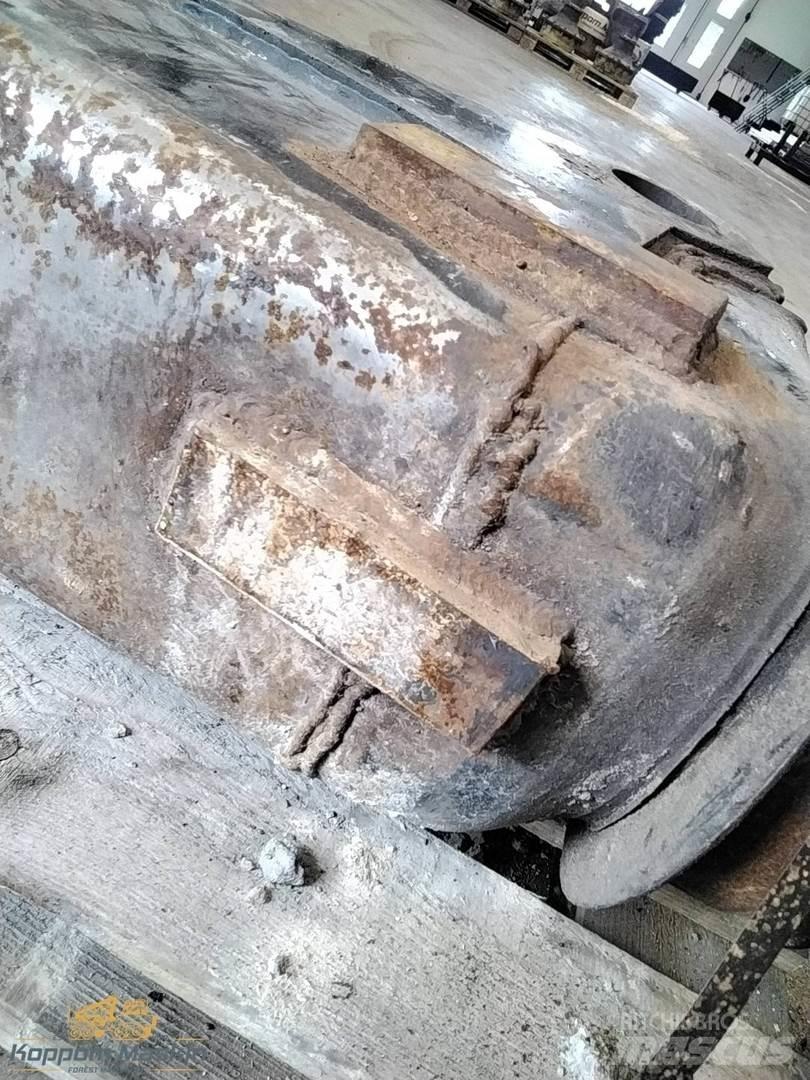 Komatsu 105F フォワーダクレーン