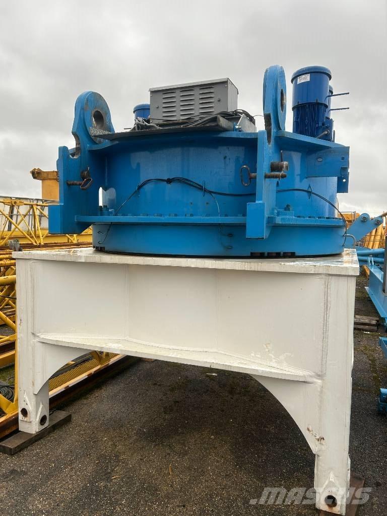 Potain MD560B-M25 タワークレーン