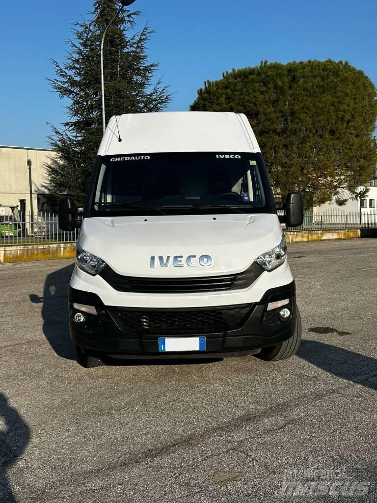 Iveco Daily 35 S16 パネルバン