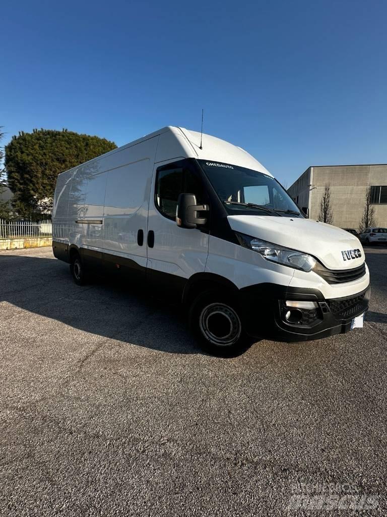 Iveco Daily 35 S16 パネルバン