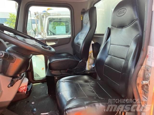 Peterbilt 337 飲料運送車両