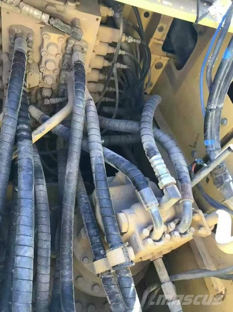 Komatsu PC 210 大型油圧ショベル12t以上（パワーショベル・ユンボ）