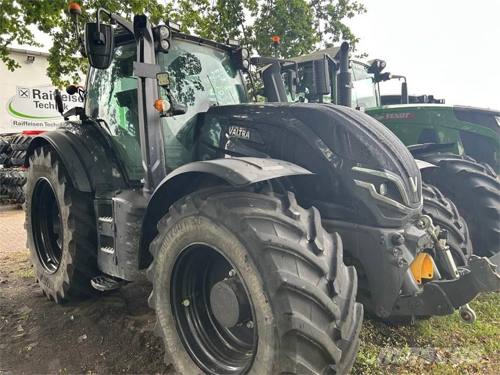 Valtra T 235 D トラクター