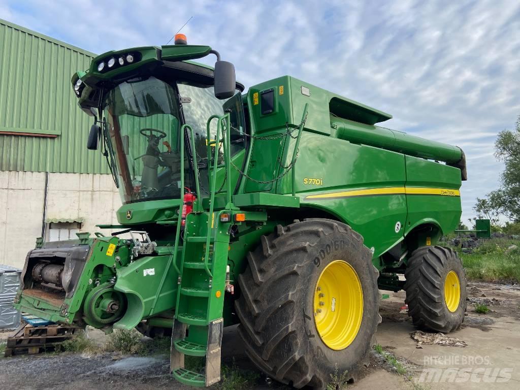 John Deere S770 コンバイン
