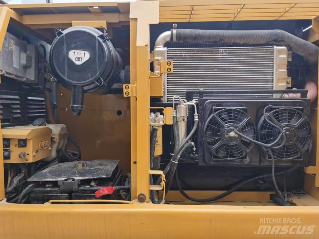 CAT 320 D 大型油圧ショベル12t以上（パワーショベル・ユンボ）