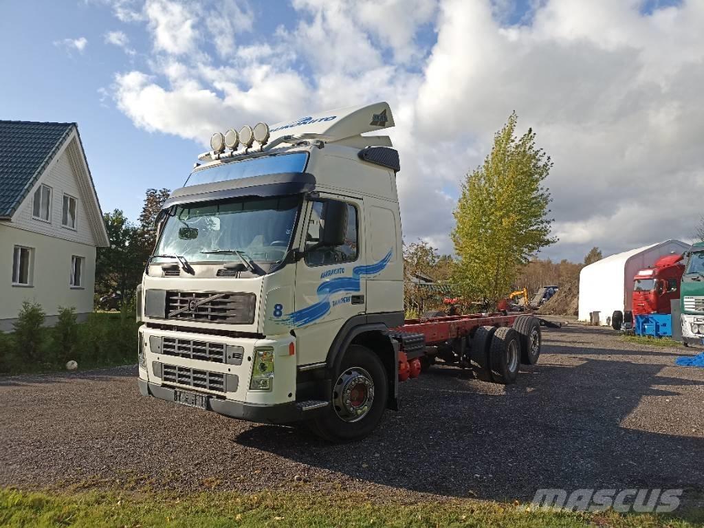 Volvo FM 440 キャブ付きシャーシ