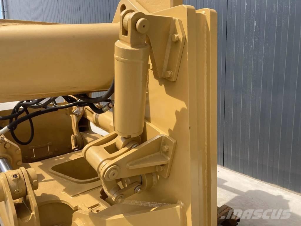 CAT D8 スカリファイヤ