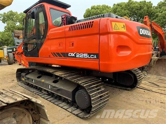 Doosan DX 225 LCA 大型油圧ショベル12t以上（パワーショベル・ユンボ）