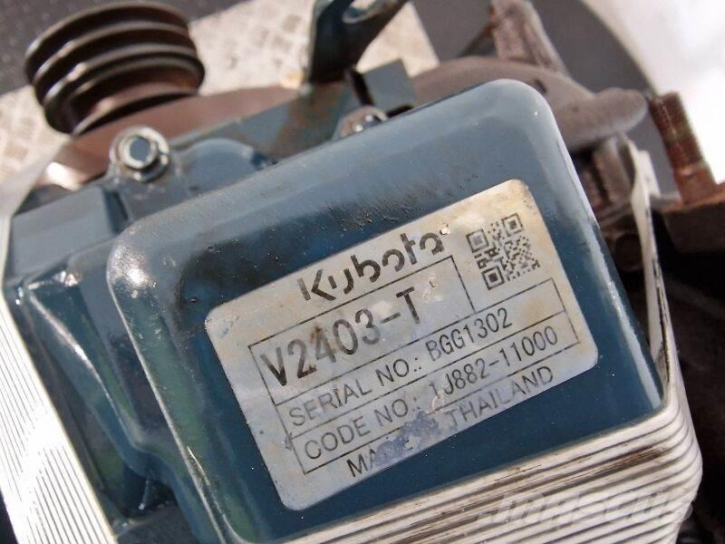 Kubota V2403-T エンジン