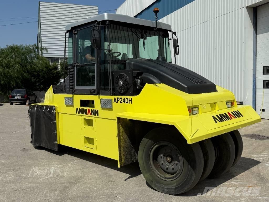 Ammann AP 240 H タイヤローラ