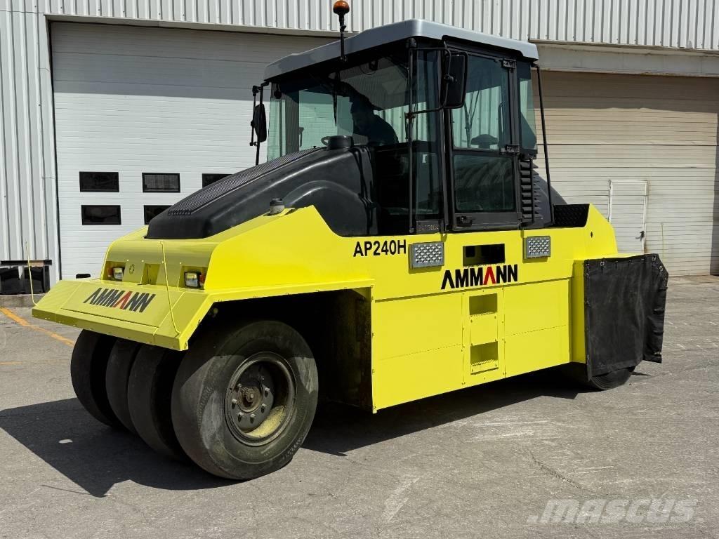 Ammann AP 240 H タイヤローラ