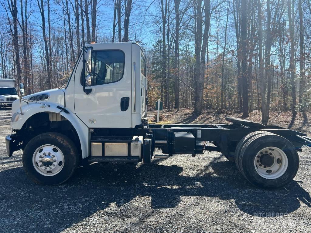 Freightliner M2106 中古トラクターヘッド | トレーラーヘッド
