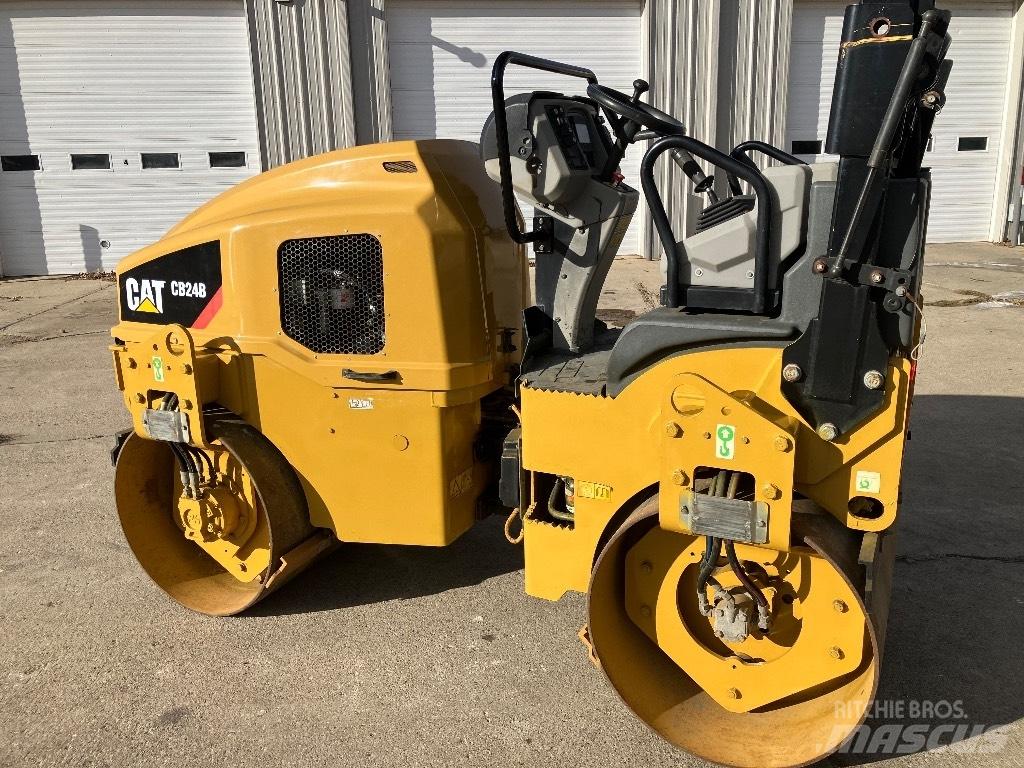 CAT CB 24 B タンデムローラ