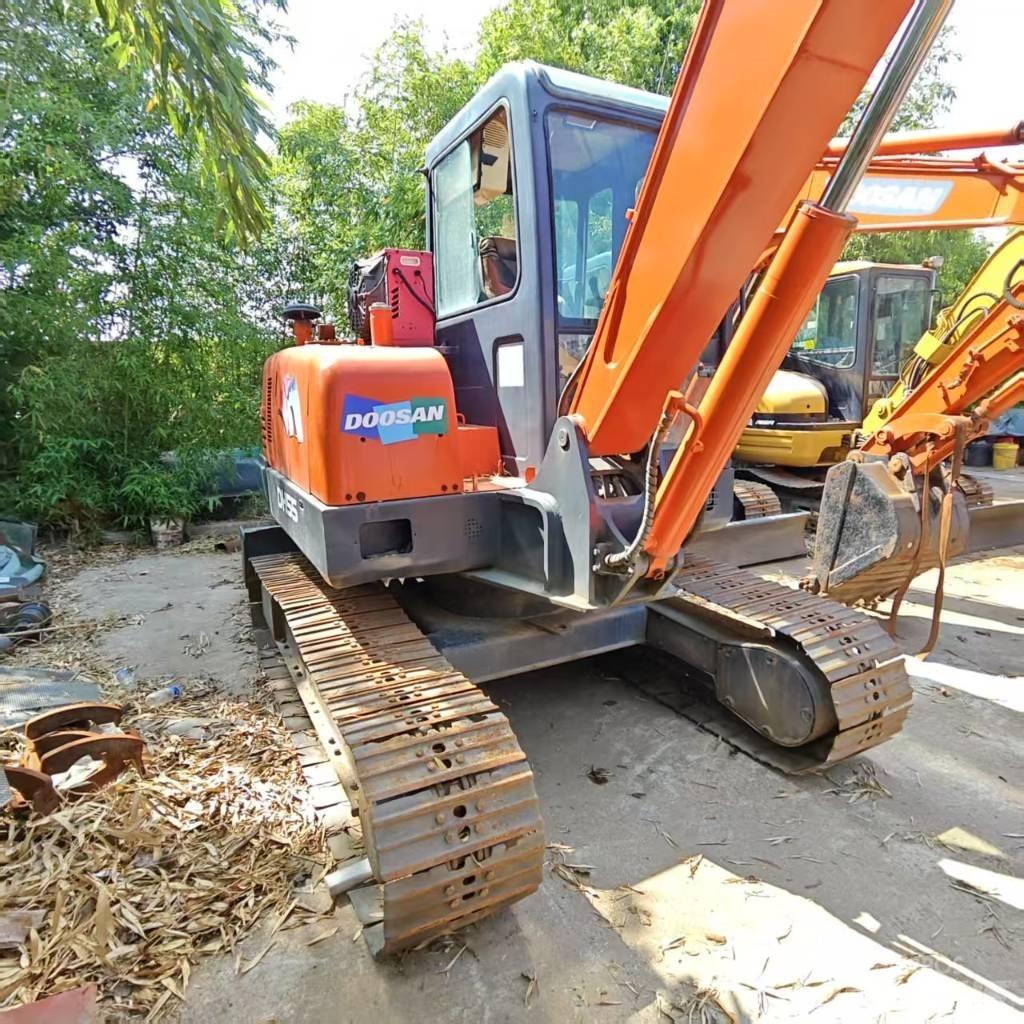 Doosan DH 55 ミニ油圧ショベル 7t以下（ミニユンボ・ミニディガー）