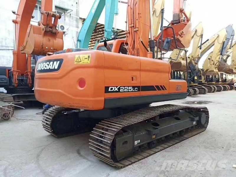 Doosan dx225 大型油圧ショベル12t以上（パワーショベル・ユンボ）