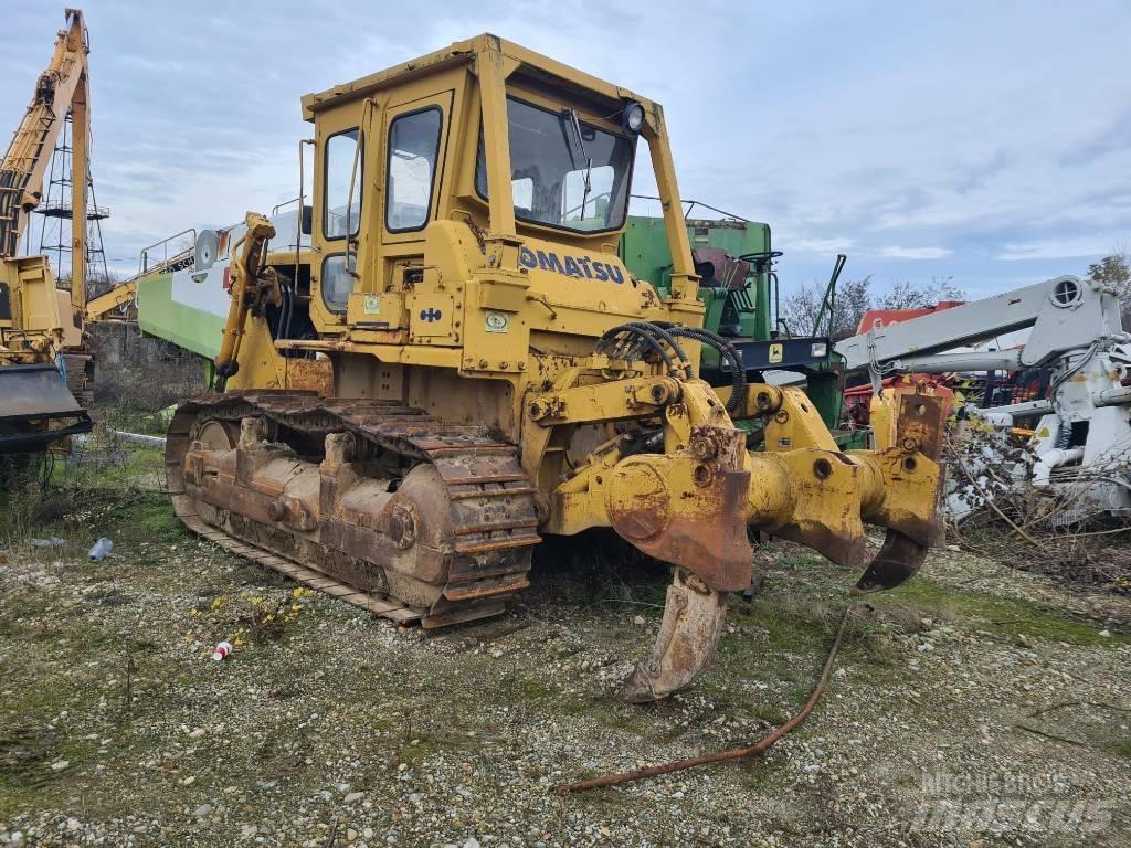 Komatsu D 85-18 ブルドーザー
