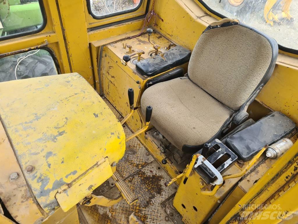 Komatsu D 85-18 ブルドーザー