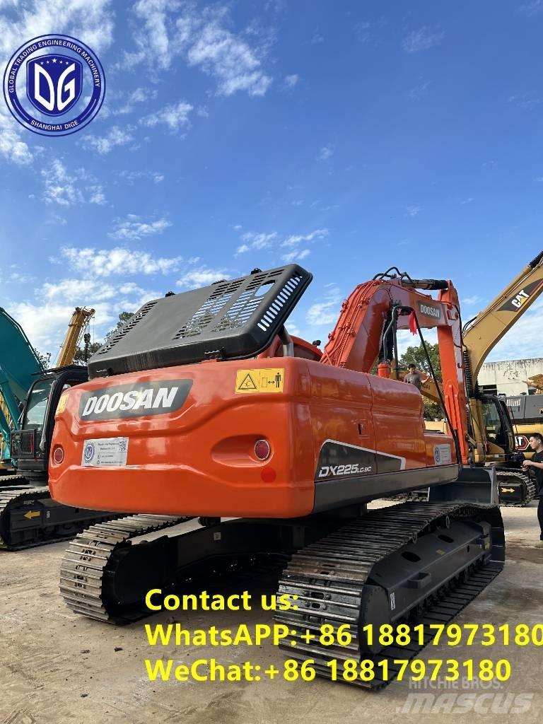Doosan DX 225 LC 大型油圧ショベル12t以上（パワーショベル・ユンボ）