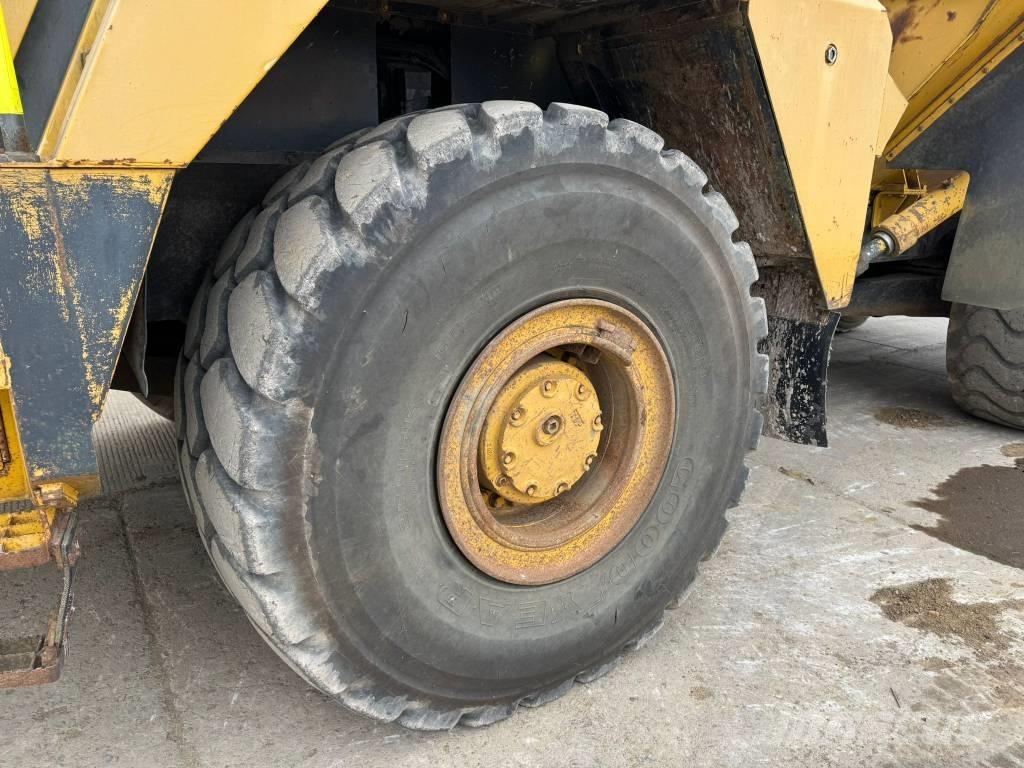Komatsu HM 350-1 アーティキュレート式ダンプトラック