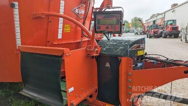 Kuhn Profile 2CL 家畜飼料供給機