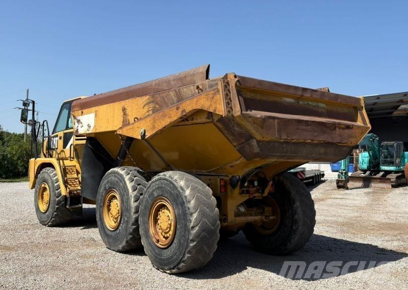 CAT 730 アーティキュレート式ダンプトラック