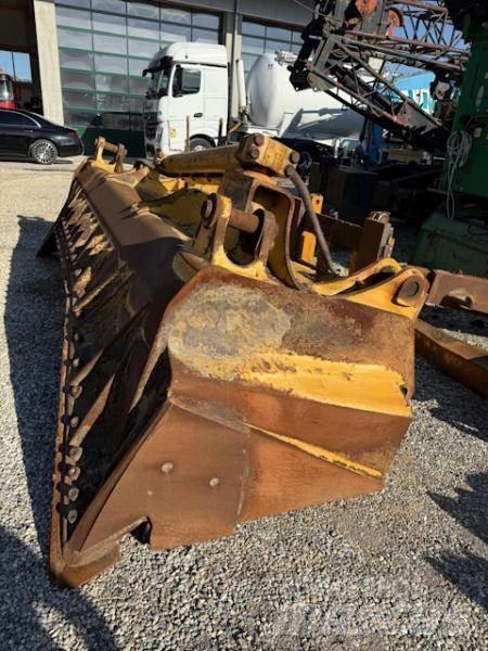 CAT D8T ブルドーザー