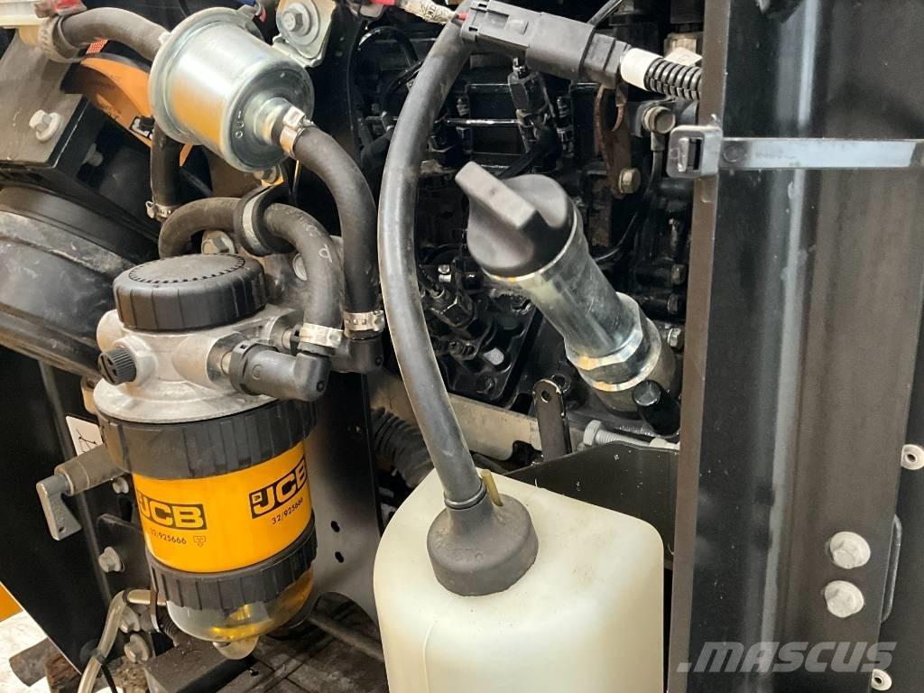JCB 16 C-1 ミニ油圧ショベル 7t以下（ミニユンボ・ミニディガー）