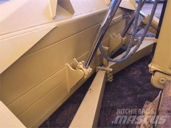 CAT D 6 R モーターグレーダー