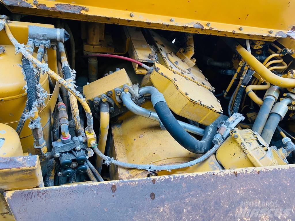 CAT D 25 C アーティキュレート式ダンプトラック