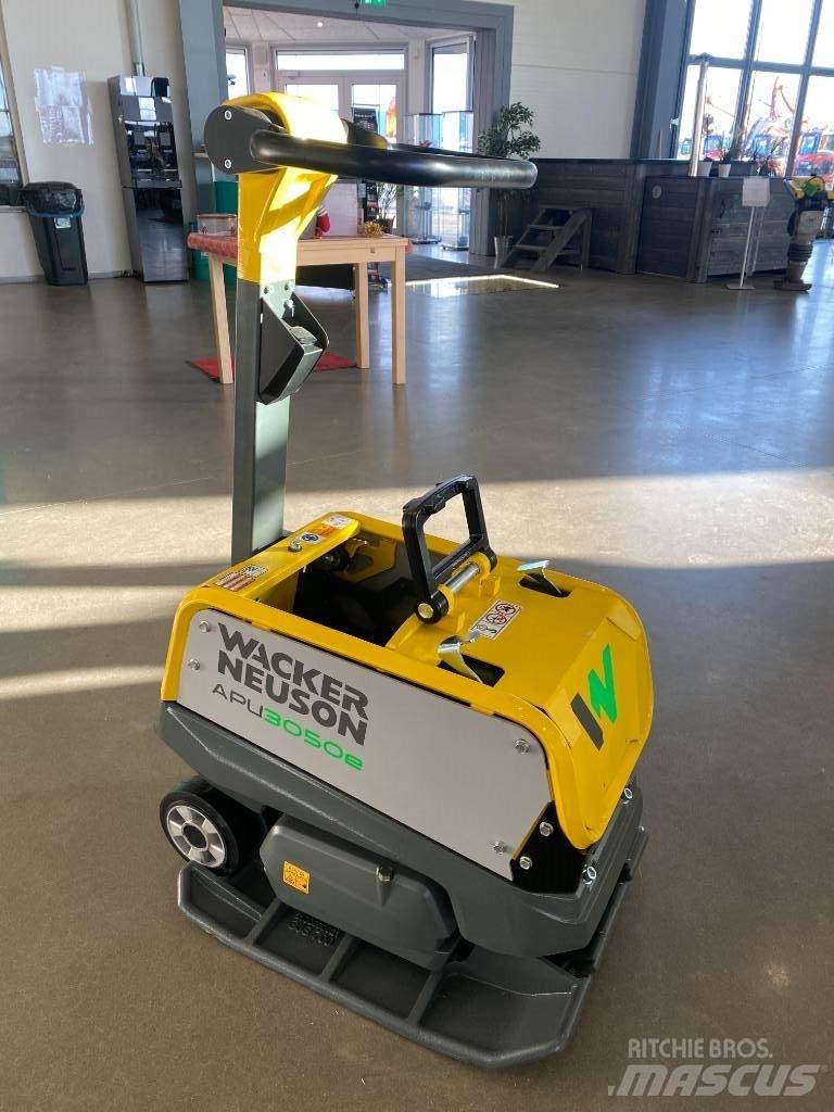 Wacker Neuson 3050 プレートコンパクター
