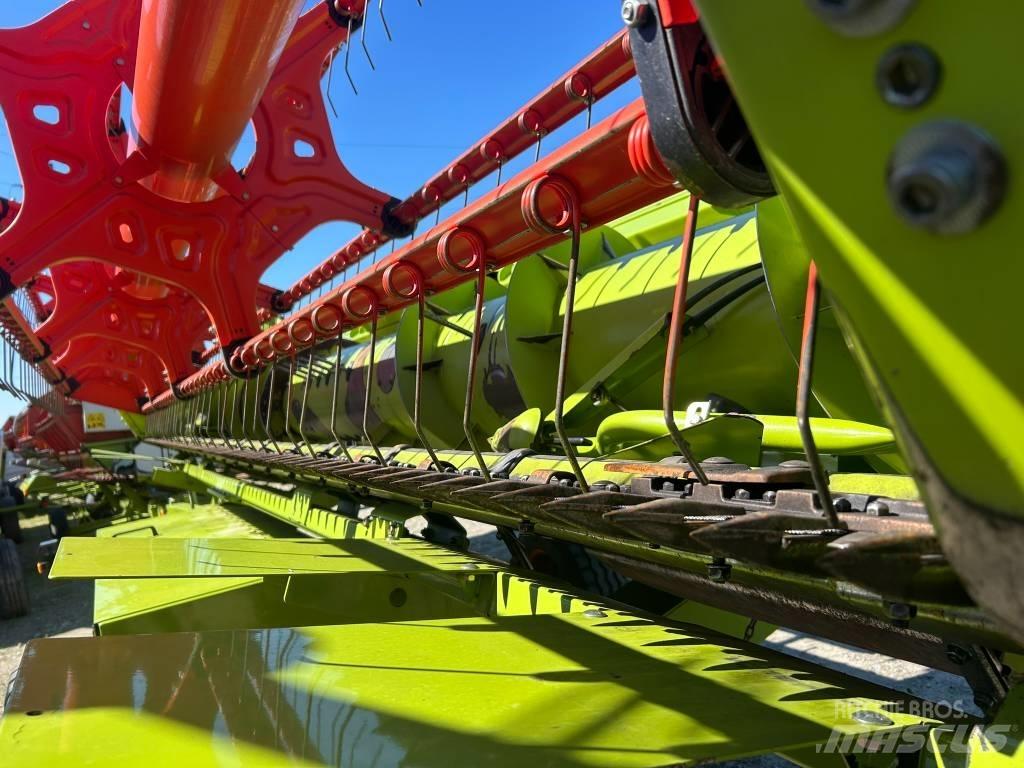 CLAAS Tucano 440 コンバイン