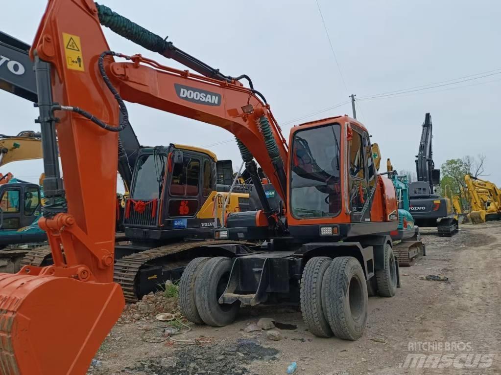 Doosan 150 W-7 ホイール式油圧ショベル（パワーショベル・ユンボ・バックホー）