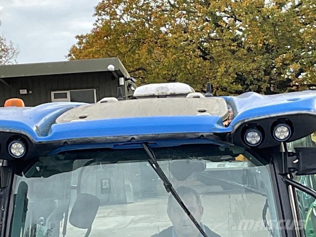 New Holland T 7.210 トラクター