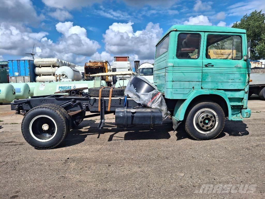 Mercedes-Benz 911 中古トラクターヘッド | トレーラーヘッド