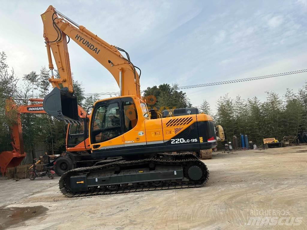 Hyundai R220 大型油圧ショベル12t以上（パワーショベル・ユンボ）